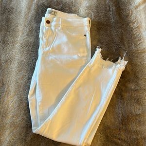 Abercrombie 28 (size 6L) white jeans with distressed hem - never worn